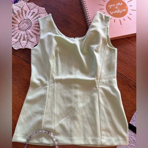 Vintage Daisy Light Green Tank Top - Picture 2 of 6